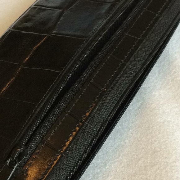 FINAL SALE PRICE Croc Print Black Zipper Wallet - Picture 3 of 4
